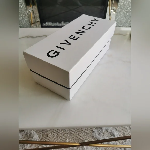 Givenchy box (empty) - Picture 3 of 4